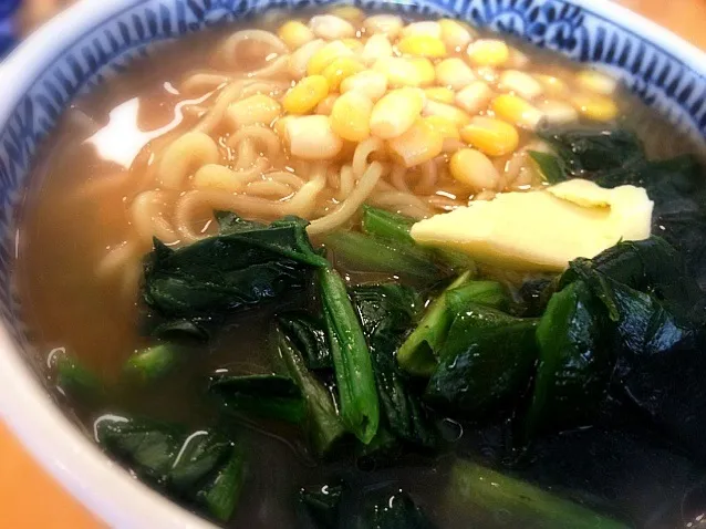 ただしくだらけた休日の昼食は味噌バターコーンラーメン。|松浦有里さん