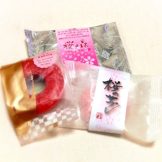 お土産の桜菓子三種(●'ｗ'●)|佐倉さん