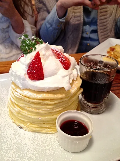 いちごのパンケーキ10段重ね inサラサ|さとみんさん