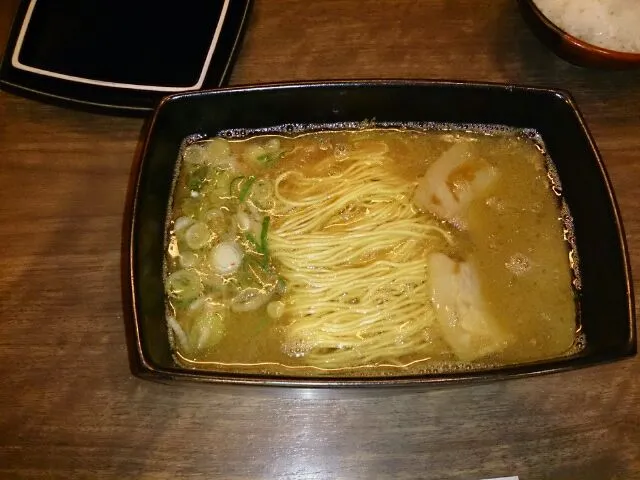 釜だれとんこつラーメン|よんぎがさん