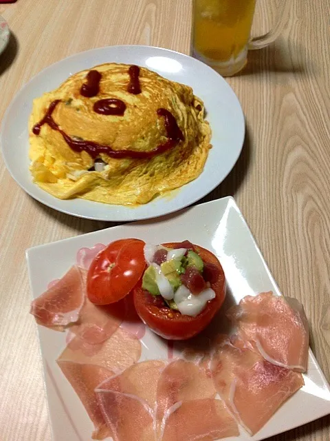 マグロとアボカドのサラダ＆オムライス|伍龍やすさん