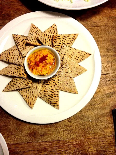 Red pepper hummus & grilled pita     chips⚡⚡|Nonononoさん