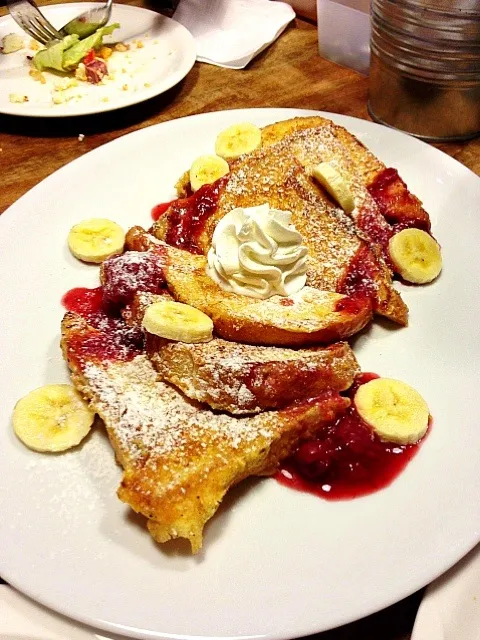 French toasts 🍞🍞with banana 🍌🍌 berry jam🍓🍓|Nonononoさん