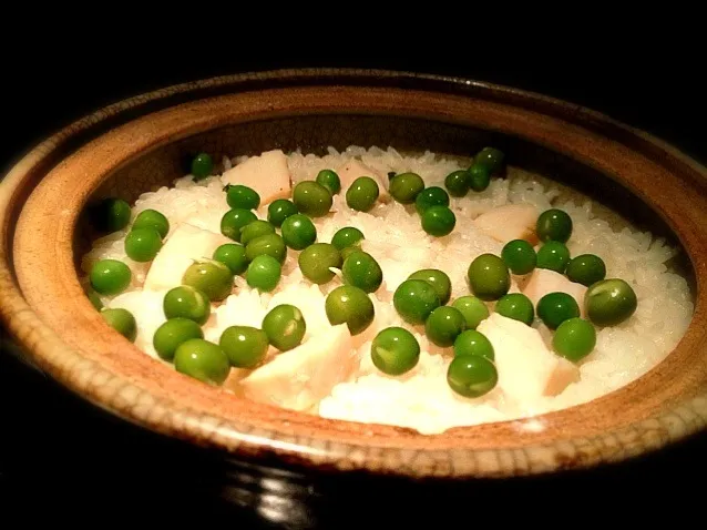 グリンピース帆立土鍋御飯🍚|炊かれたいオトコ おこん 小栁津さん