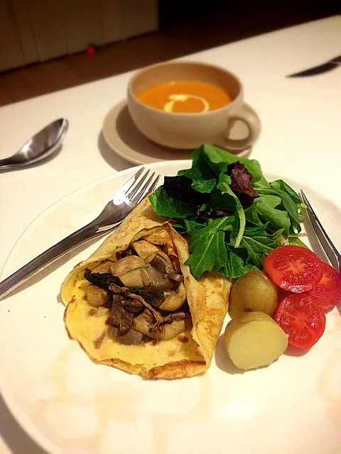 🇫🇷Crêpe with mushroom and tarragon/きのことタラゴンのクレープ|rick chanさん