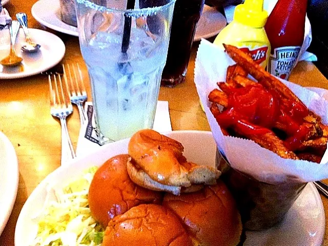 Hamburger sliders from the Cheesecake Factory .|brittanyさん