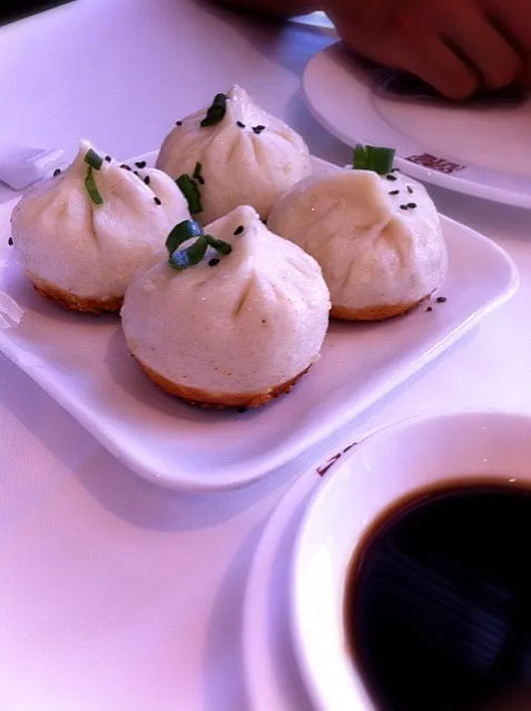 Shanghai Pan-fried Buns from Shanghai 1930 at Box Hill, Melbourne Victoria|Wendy Zengさん