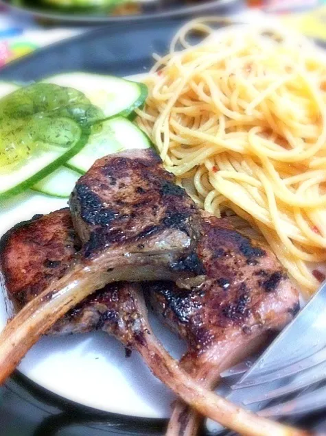 Pan-fried Rosemary Lamb Ribs with Aglio Olio and mint jam on the side.|Wendy Zengさん