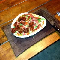 Arrugula, procciuto & dry tomato pizza|Eneko Barrutiaさん