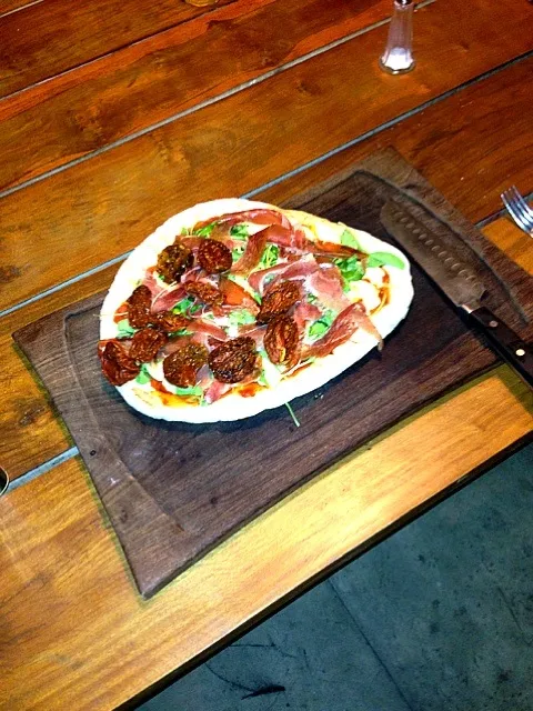 Arrugula, procciuto & dry tomato pizza|Eneko Barrutiaさん