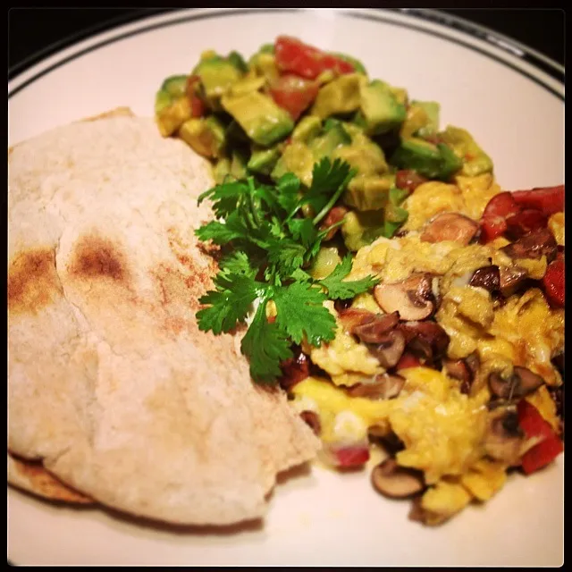 Pita, avocado salad and scrambled eggs|Miranda ♪(´ε｀ )さん