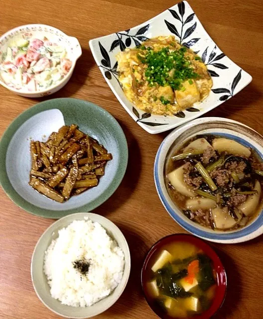 ごぼうの甘辛揚げ、カブのあんかけ、豆腐の卵とじ、具沢山味噌汁♡|姫mamaさん