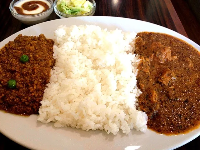 京橋、京橋屋カレーのツインカレー(辛口伊達鶏カレー＋キーマ）。|スパイシー丸山さん