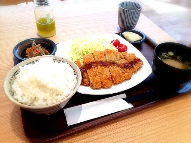 平田三元豚 ロースカツ定食|てるをさん