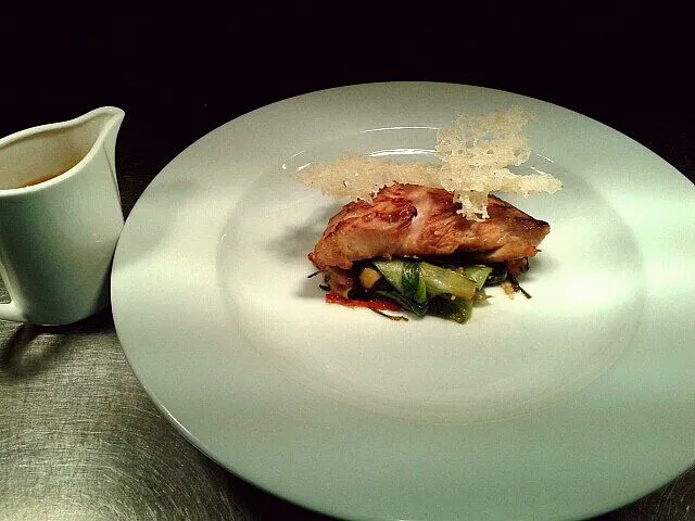 sweet marinated turkey breast, sesame pak choy & cougette with a LeMon grass consomme & crispy noodles.|Sam shawcrossさん