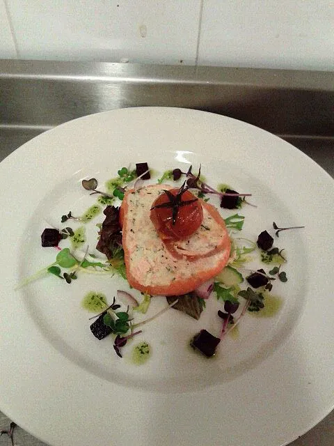 smoked salmon & prawns roulade, pickled beetroot, mixed leafs, micro herbs, basil oil & confit cherry tomato|Sam shawcrossさん