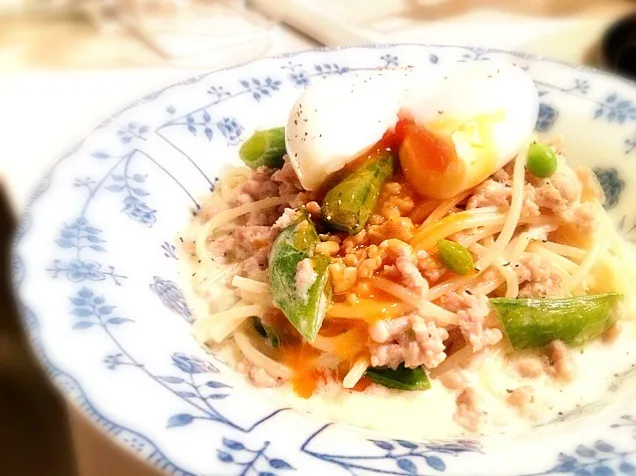 Snapdishの料理写真:スナップエンドウと挽肉のクリームソースパスタ♫The pasta of snap-peas beans and ground meat|***さん