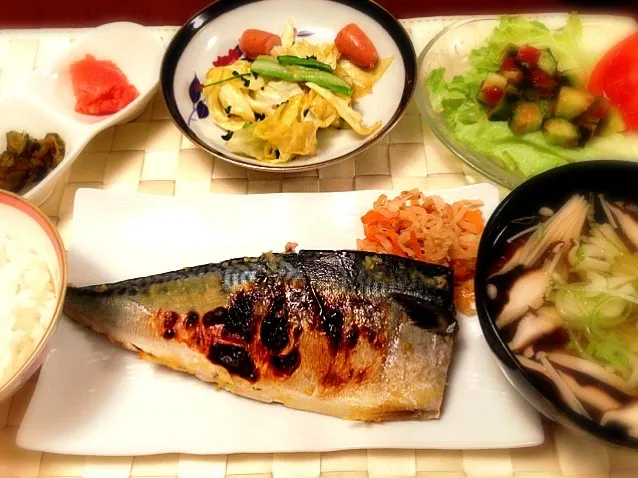 夕飯〜鯖の西京焼 鰹梅キュウサラダ 〜|美羽さん