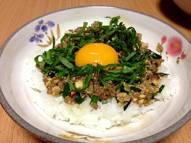 Snapdishの料理写真:豆腐とひき肉そぼろ丼 玉子のせ|こんこんさん