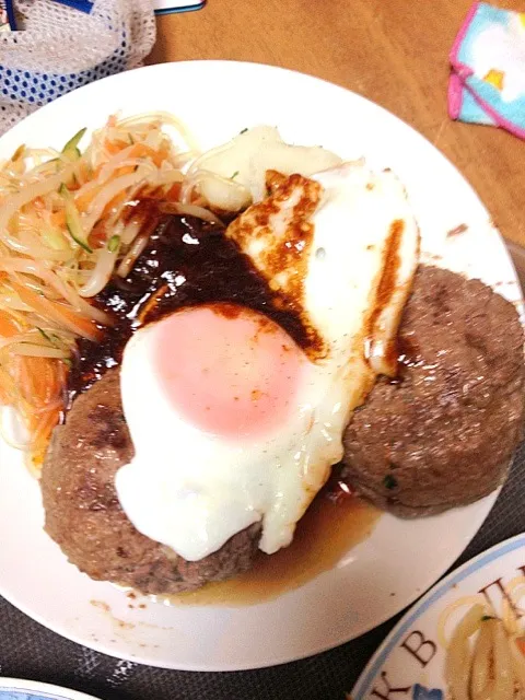 Snapdishの料理写真:春雨サラダと粉吹き芋、目玉焼きとモッツァレラinハンバーグ|ひでお@東京町田さん