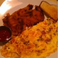 Snapdishの料理写真:Swiss, bacon, tomatoes omelette|sandy luuさん