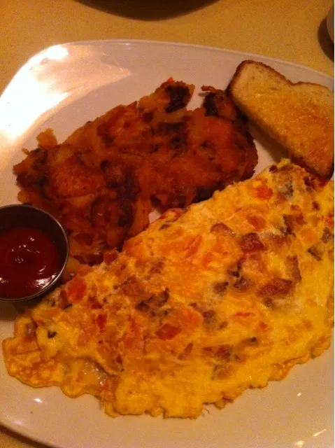 Swiss, bacon, tomatoes omelette|sandy luuさん