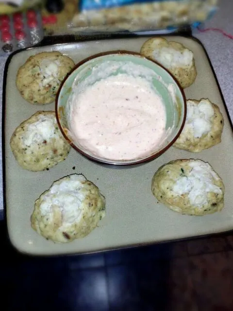 crab cakes with a horseradish sauce|Michele Kiddさん