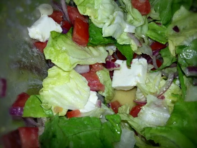 my dad's salad! lettuces, tomato, red onions and cheese with his version of honey mustard|Daniel Olléさん