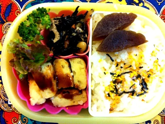 Snapdishの料理写真:豆腐ハンバーグとヒジキの煮付弁当|もえさん