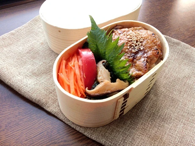 豚の甘辛丼BENTO♡|黒髪さんさん