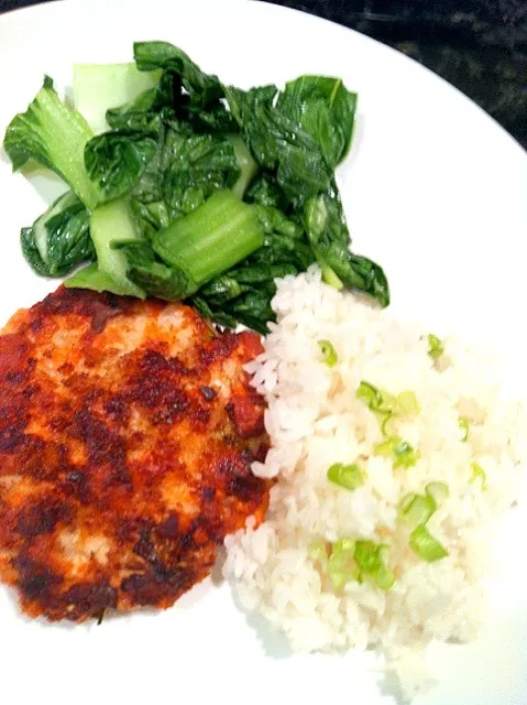 Asian sockeye salmon cake, baby bok choy, and sushi rice|Wendy Bruneさん