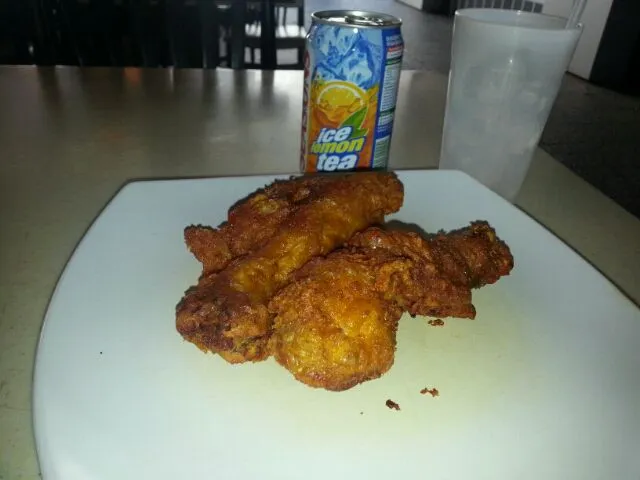 2x chicken drumsticks and ice lemon tea|Jerry Howardさん