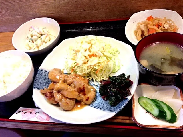 さかい食堂 鶏もも肉みそ照り焼き定食 赤ほうれん草のおひたし付|ponnaoさん