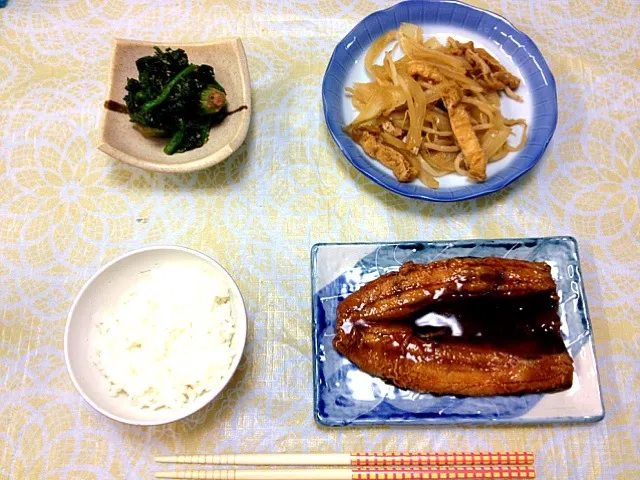 チルドさんまの蒲焼き、油揚げと野菜の甘酢炒め、ほうれん草のごま和え、ごはん|ゆりさん