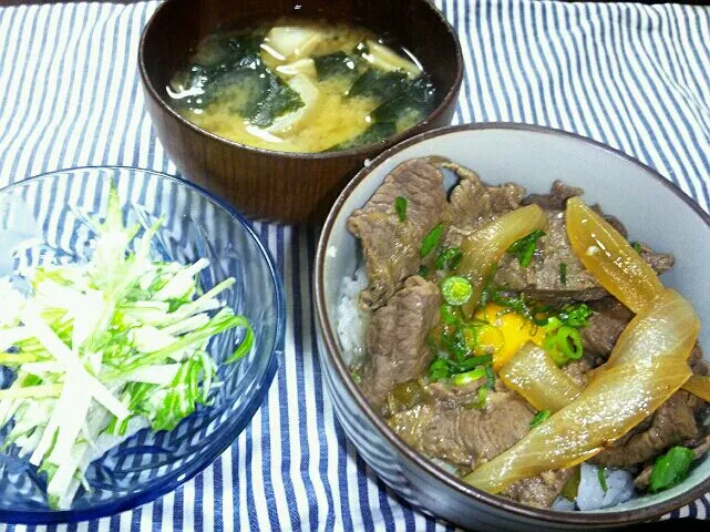 Snapdishの料理写真:牛丼定食|まゆりんさん