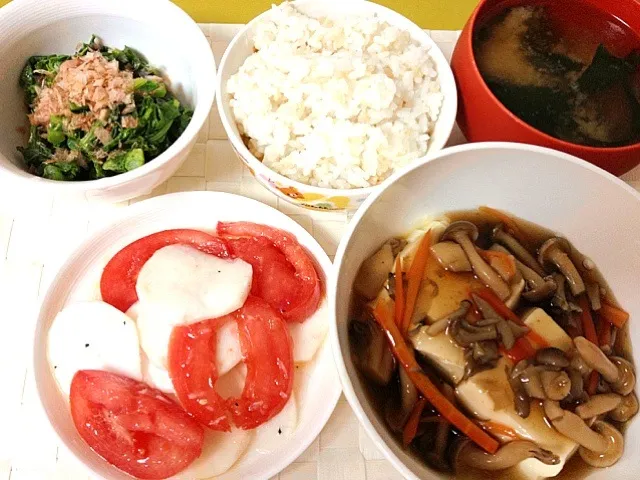 菜の花のおひたし
きのこのあんかけ豆腐柚子胡椒味
かぶとトマトのマリネ
ワカメの味噌汁
玄米入りごはん|こなつさん