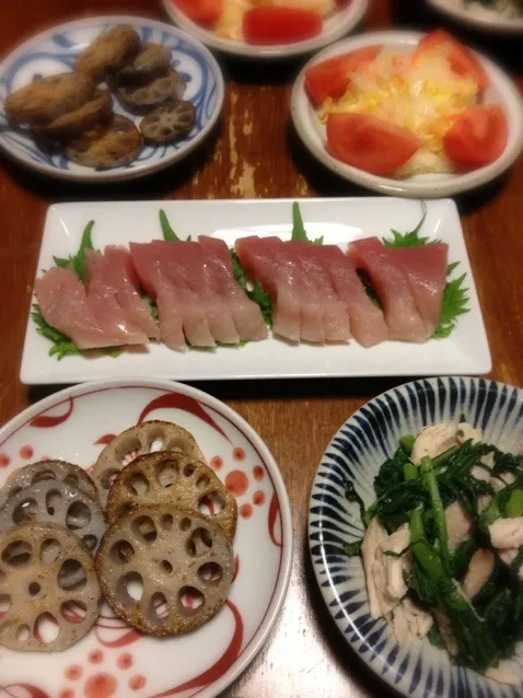 マグロ刺身、焼き蓮根、春菊とササミ胡麻塩麹あえ、白菜コールスロー|raku_darさん