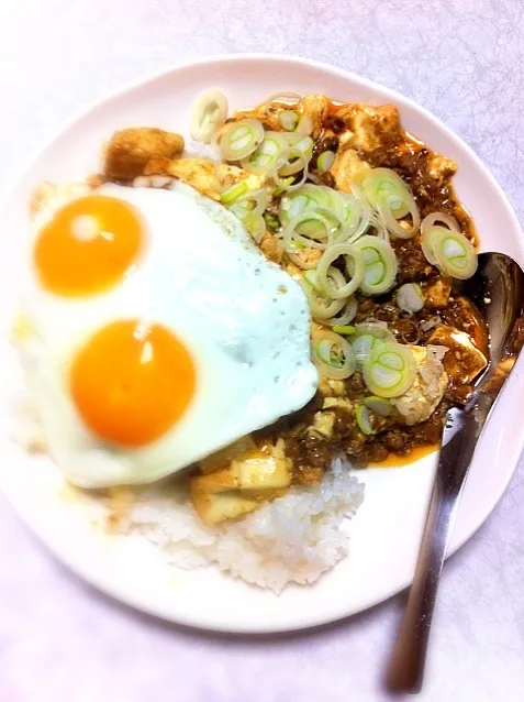 麻婆豆腐目玉焼き乗せ|るっくさん