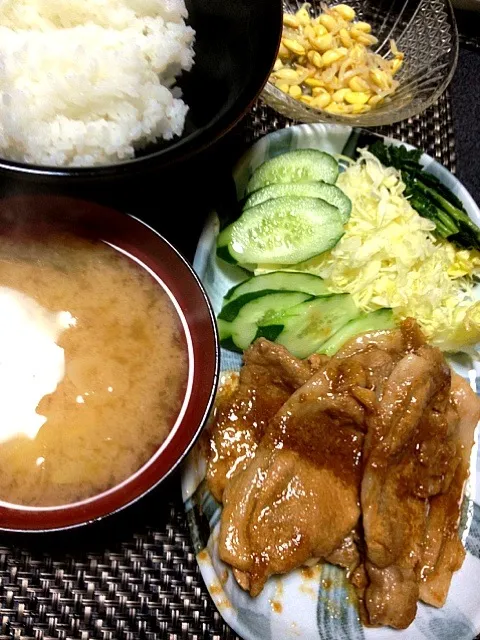 Snapdishの料理写真:#夕飯 キャベツきゅうりサラダ、もやし漬物、白米、ネギじゃがいも味噌汁、豚生姜焼き。白米なんておかわりしたさ。|ms903さん