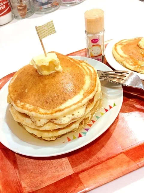 ユタンポチャンさんの簡単な一手間で驚きのしゅわふわっ！ホットケーキ♡|エートさん