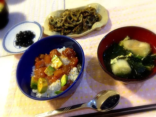 Snapdishの料理写真:アドカドまぐろ丼、れんこんの磯部焼き、わかめとお麩のお澄まし、黒豆|安藤宏美さん