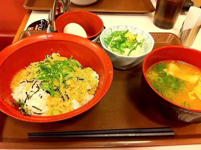 とりそぼろ丼|なりぶらぶさん