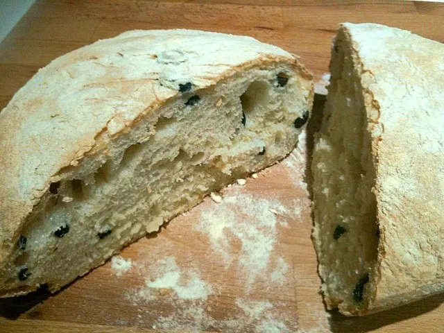 Pane Pugliese con Olive Nere|小鍋 (pentolina)さん