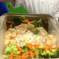 Shrimp Du Jour , 5 (21/25) Asian Tiger Shrimp sautéed over rice pilaf with fresh steamed broccoli and carrots and a Basil Lemon Butter sauce 🍴|Jackie Murphyさん