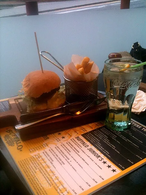 Burger and fries|Nse Assanghaさん