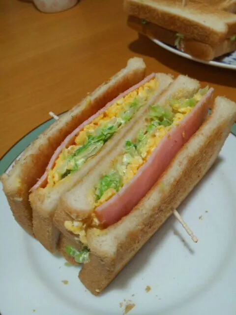 Snapdishの料理写真:キャベツ卵ハムサンド|まゆきさん