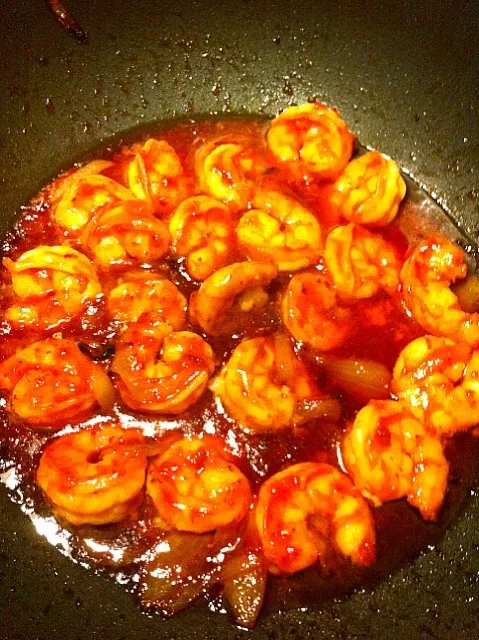 Shrimp with onions and garlic tomatoes sauce|sandy luuさん