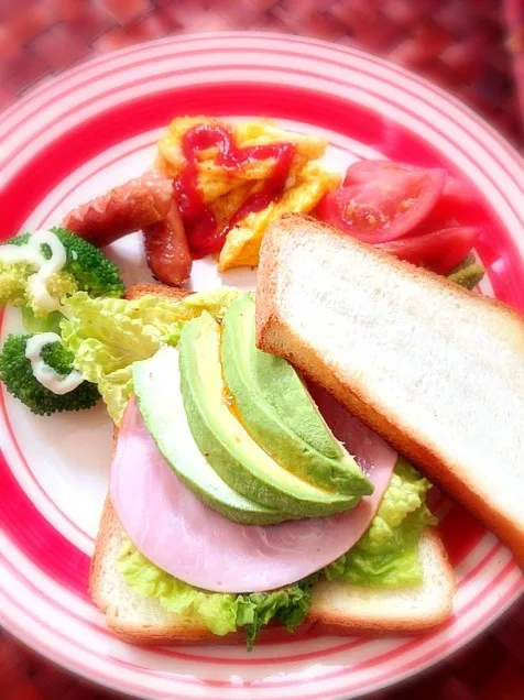 Avocado&Ham sandwich🍞アボガド&ハムサンド|🌈Ami🍻さん