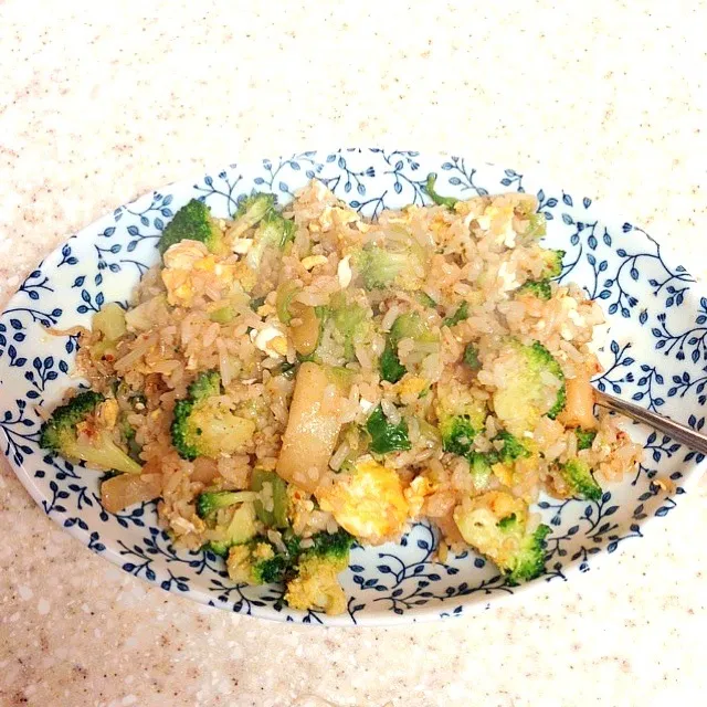 有り合わせの野菜で作ったキムチチャーハン🌟笑|まりんごさん