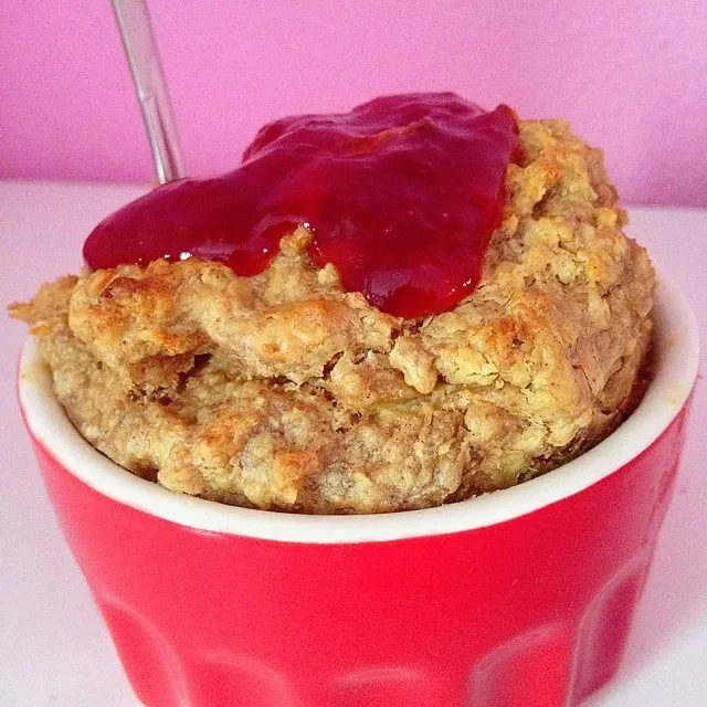 Baked banana & peanut butter oatmeal with jelly on top|Rianneさん